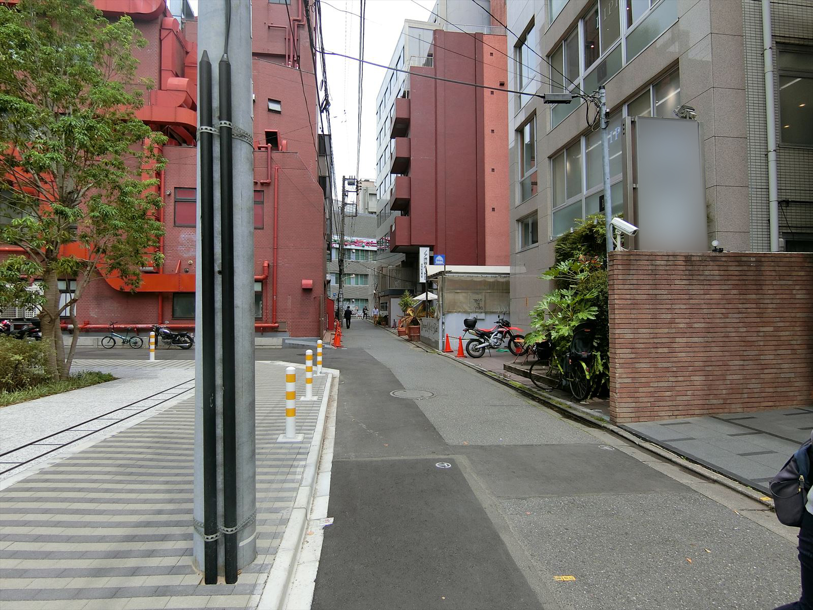 サーティー宇田川ビル前面の通り
