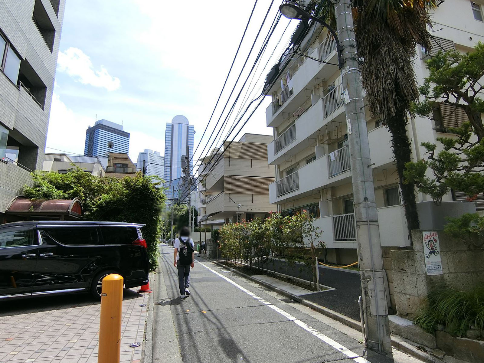 オフィスKビル前面の通り