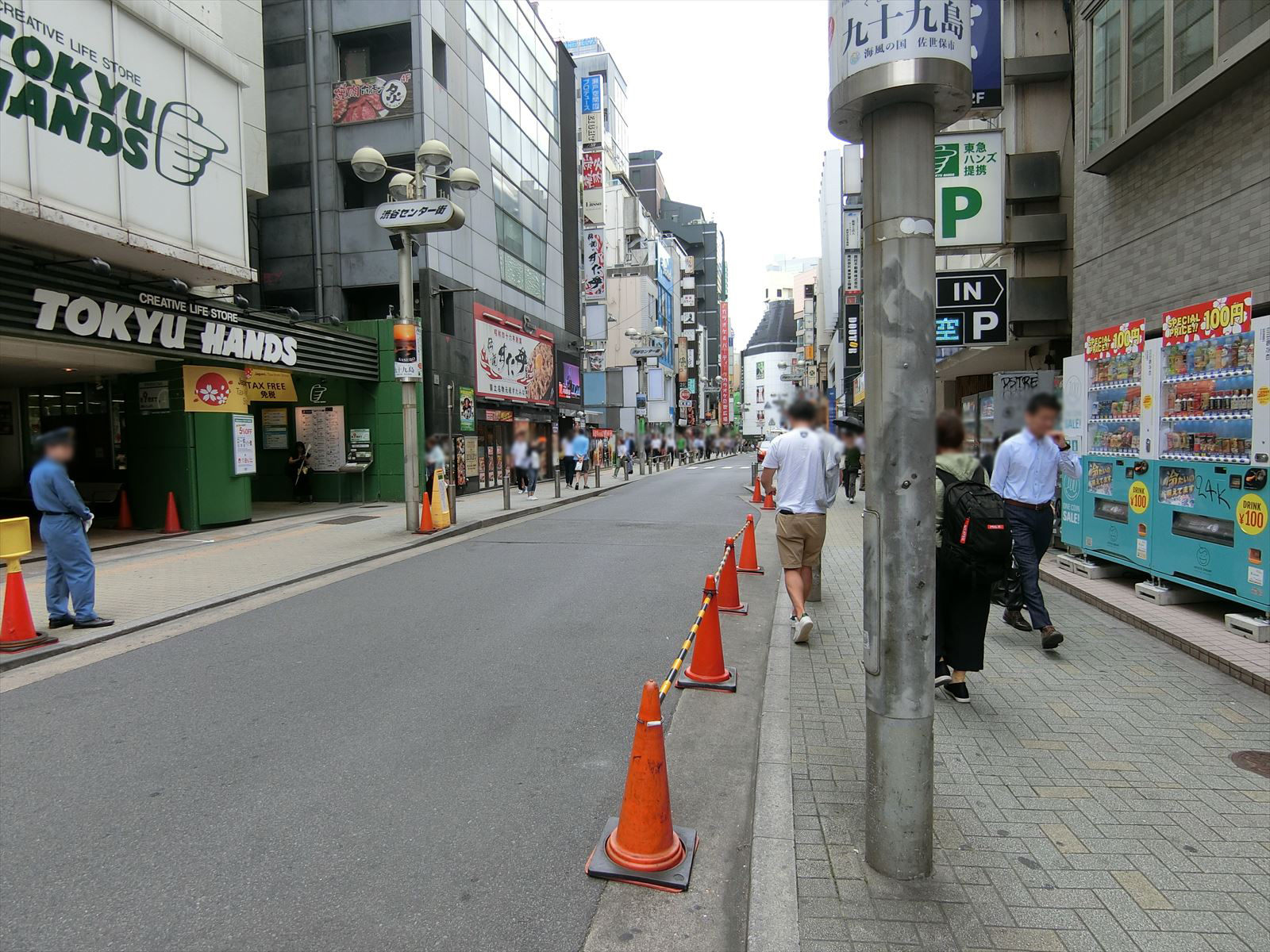 イチオクビル前面の通り