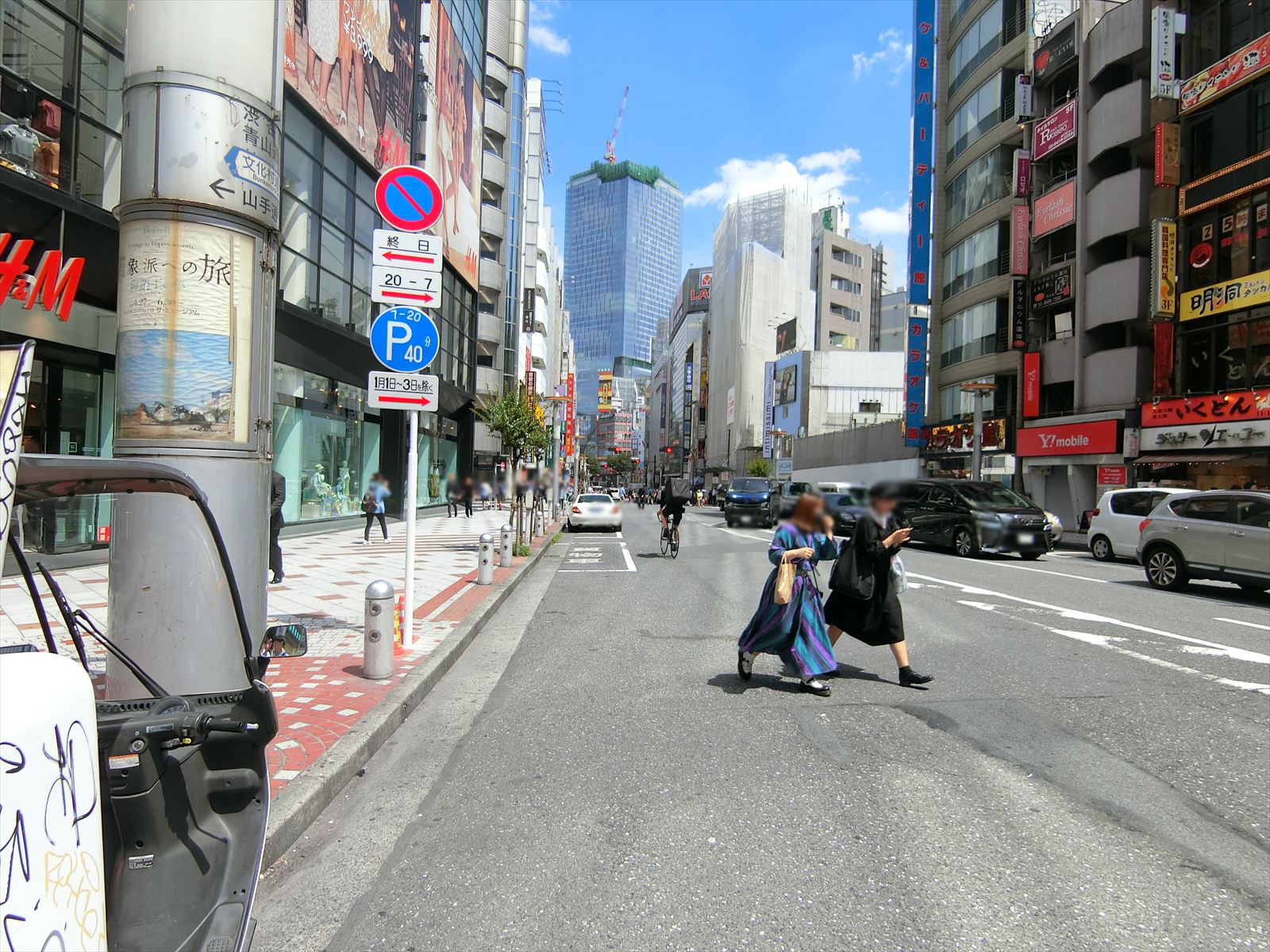 前面の文化村通り