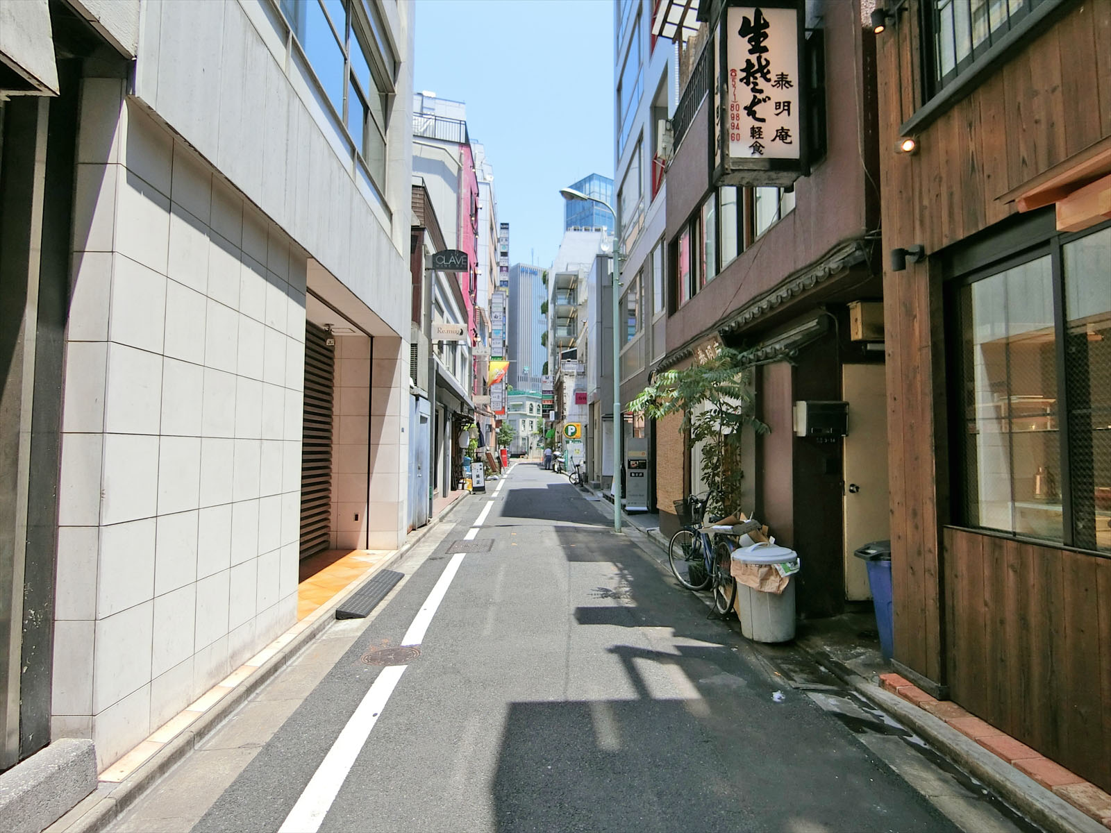 銀座昭和イーティングビル前面の通り