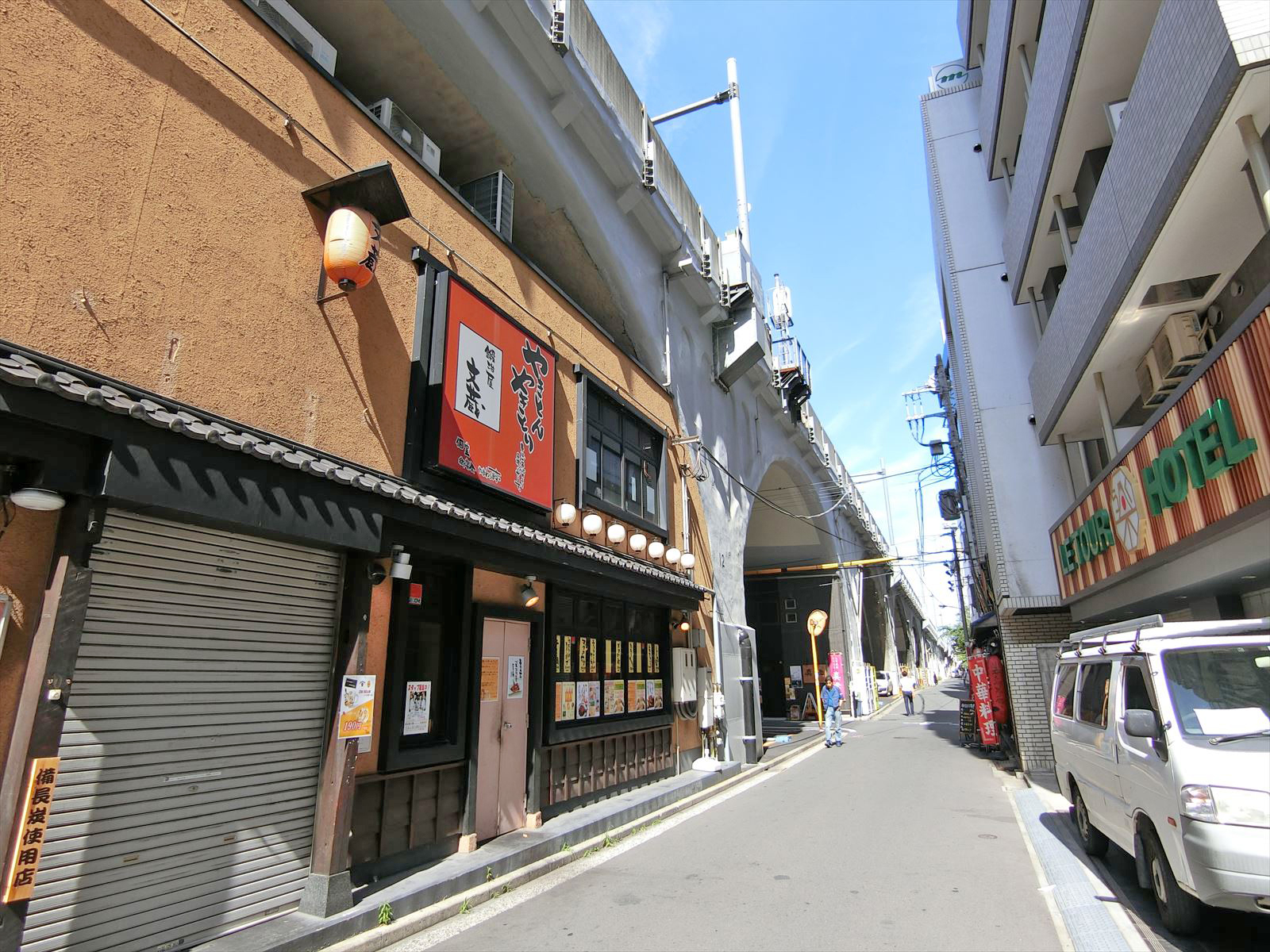 周辺には飲食店が点在