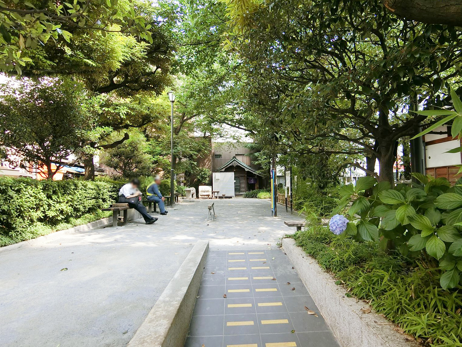 同じ通りの龍閑児童公園