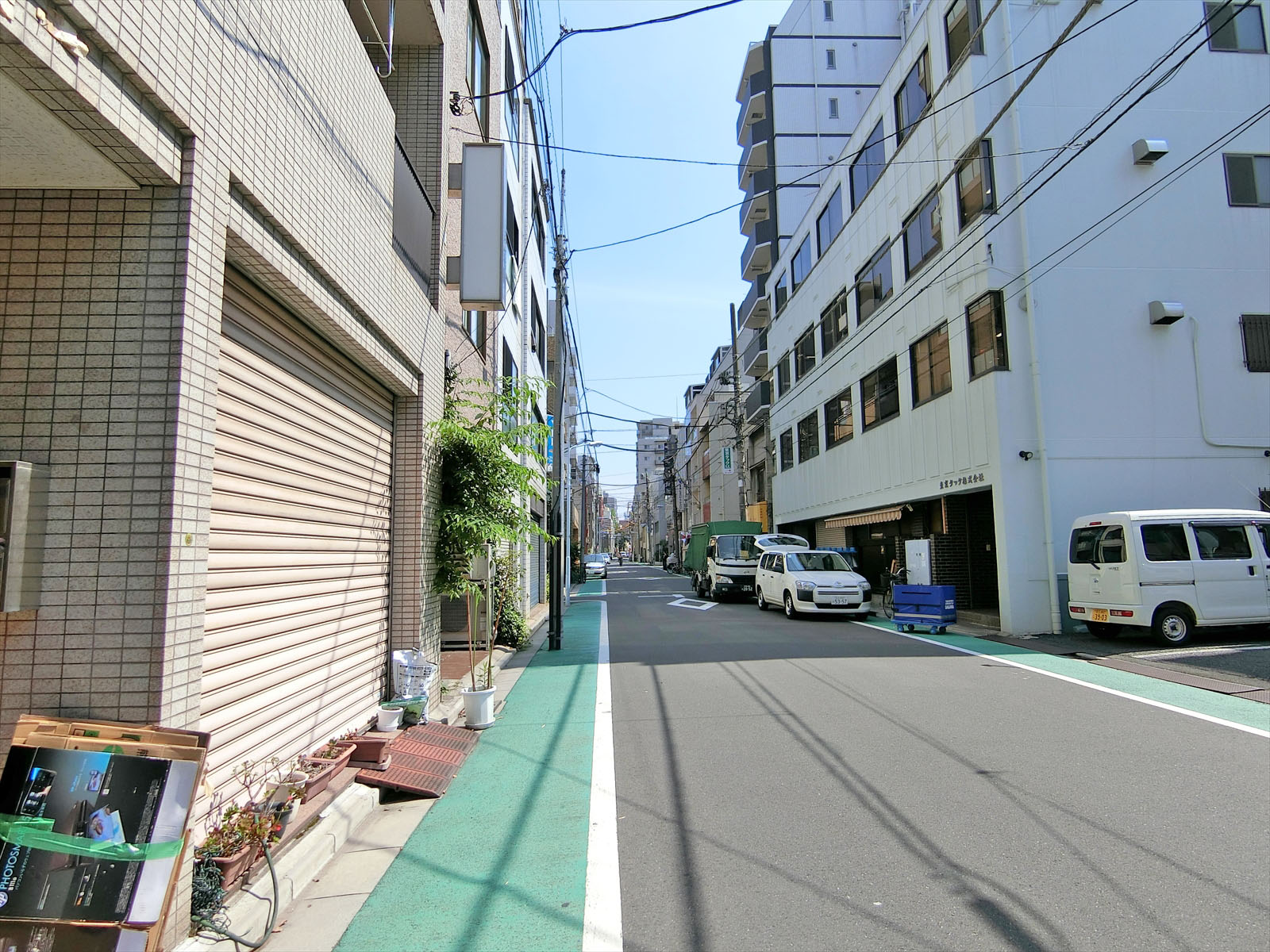 赤木屋ビル前面の通り