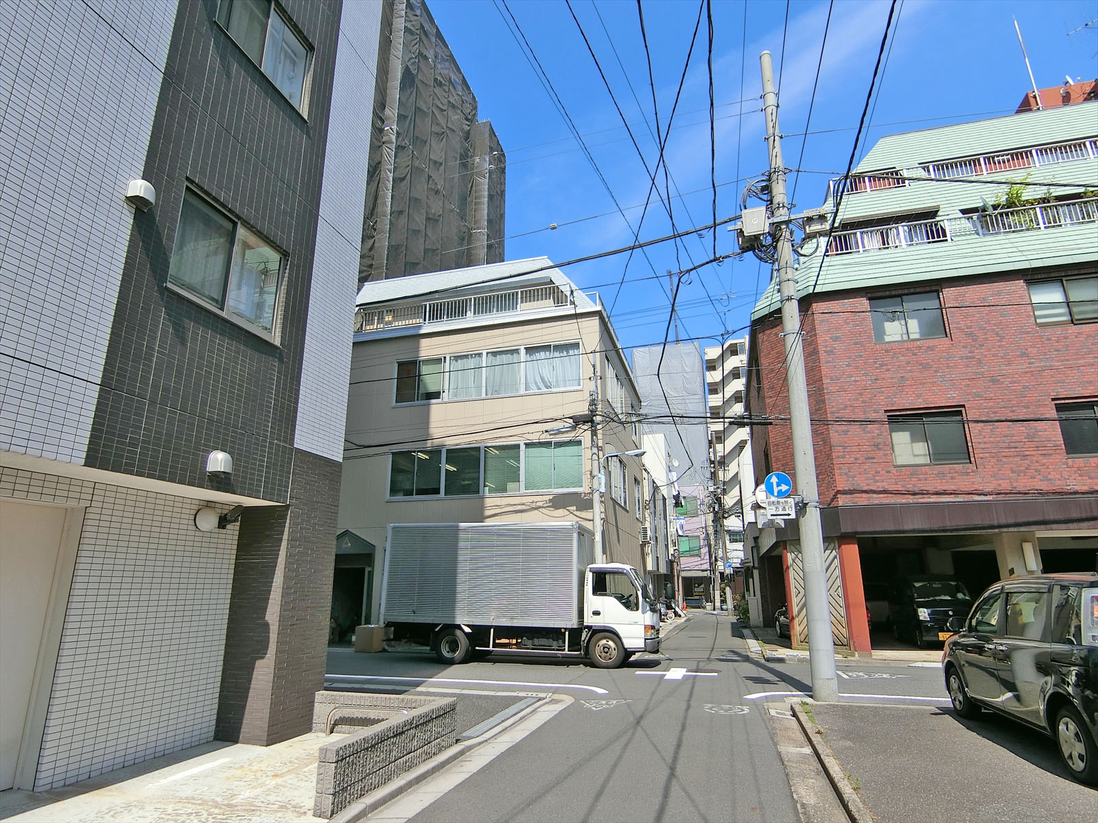周辺は静かなエリア