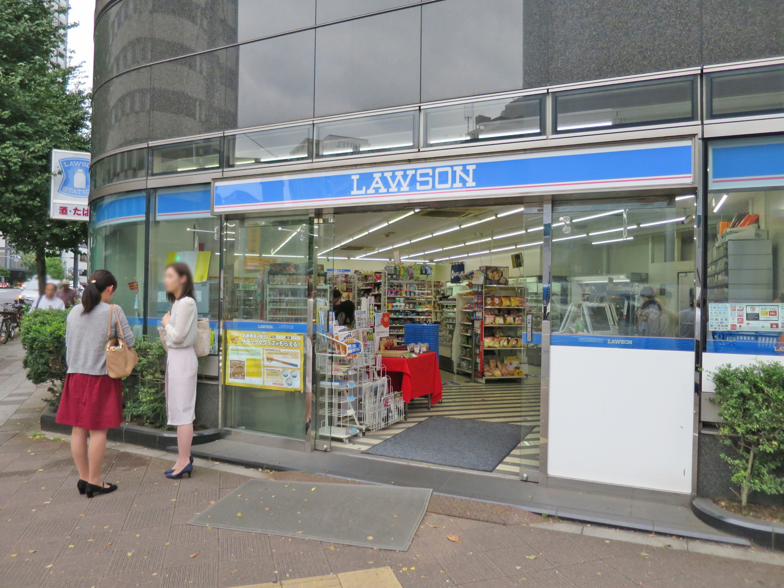 徒歩2分のローソン八丁堀二丁目店