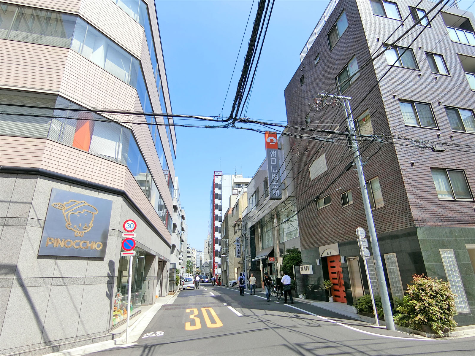 周辺は静かなエリア