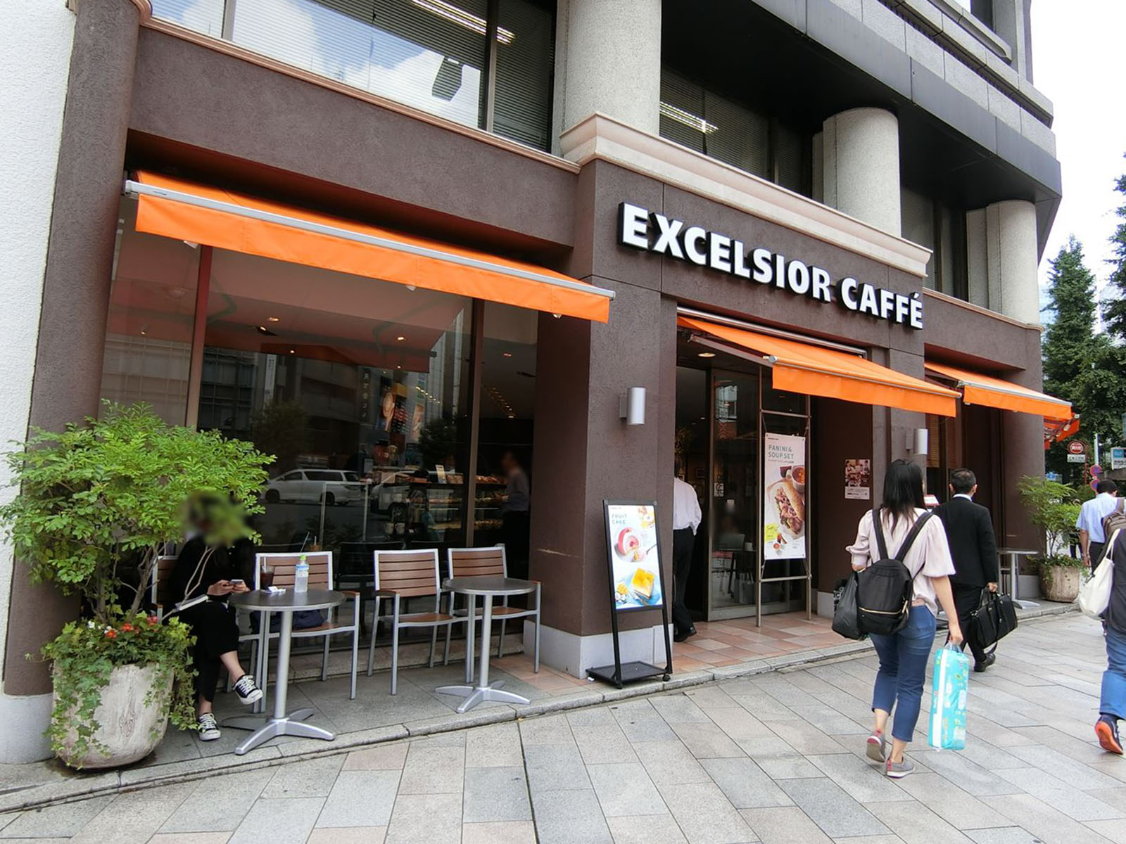 徒歩2分のエクセルシオールカフェ