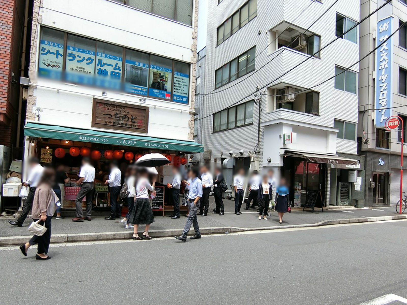 周辺は飲食店の多いエリア