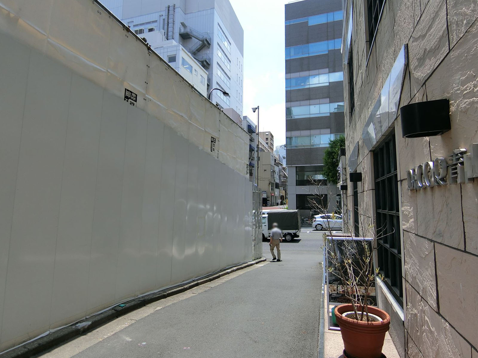 デコール青山前面の通り