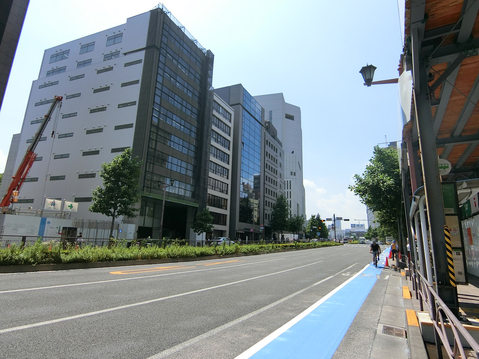 近くの新宿通り