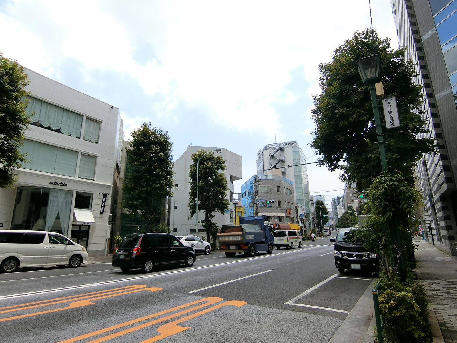 近くの外苑西通り
