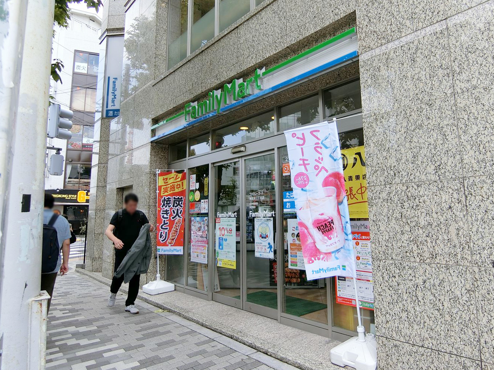 徒歩1分のファミリーマート