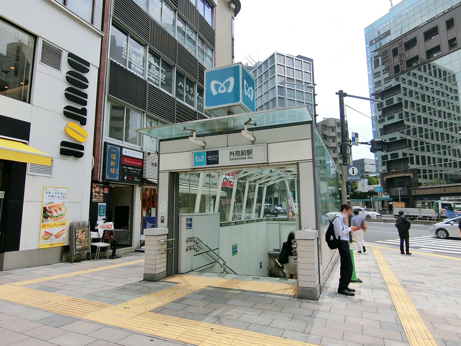 最寄りの「外苑前駅」