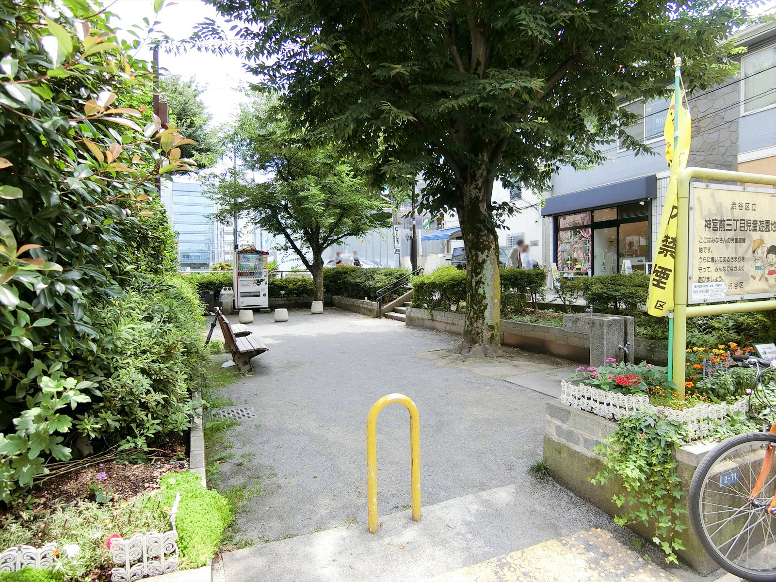 徒歩2分の神宮前三丁目児童遊園地