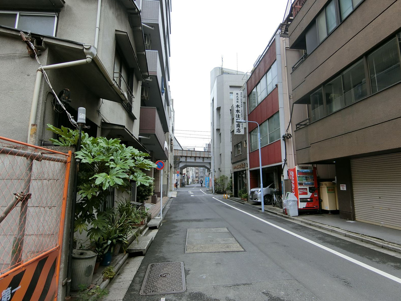 柳橋ビル前面の通り