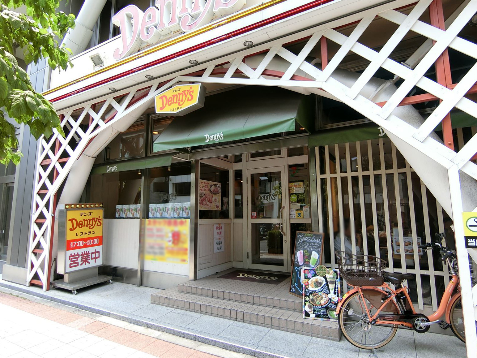 徒歩3分のデニーズ馬喰町店