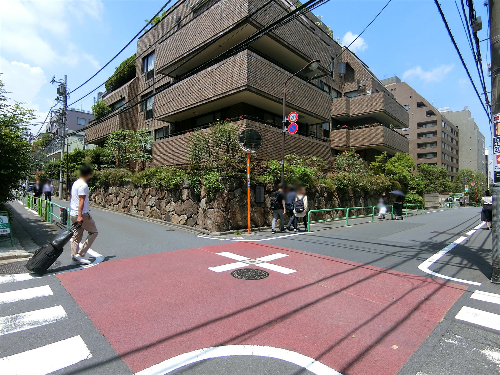 周辺は閑静なエリア