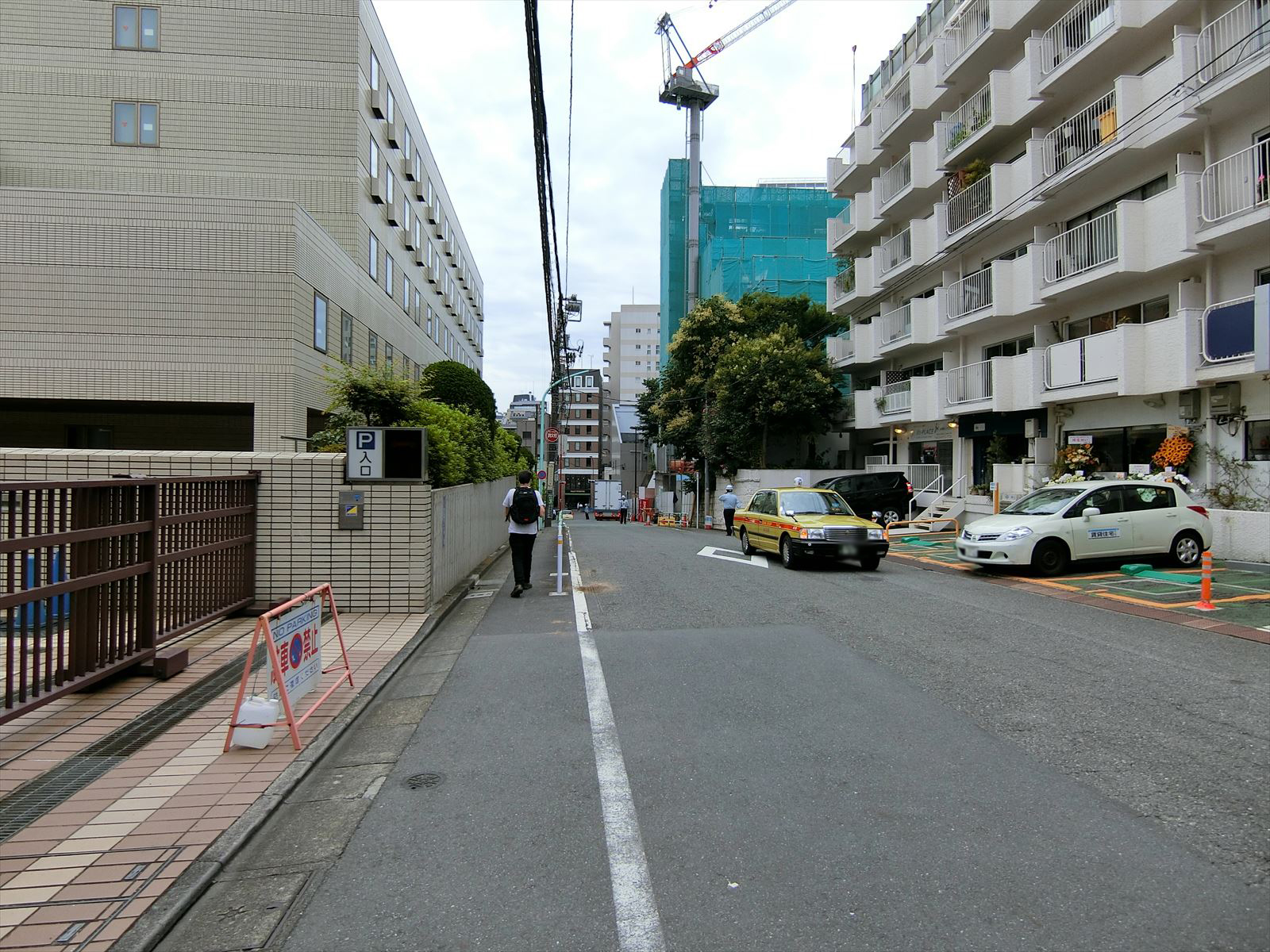 オフィス前面の通り