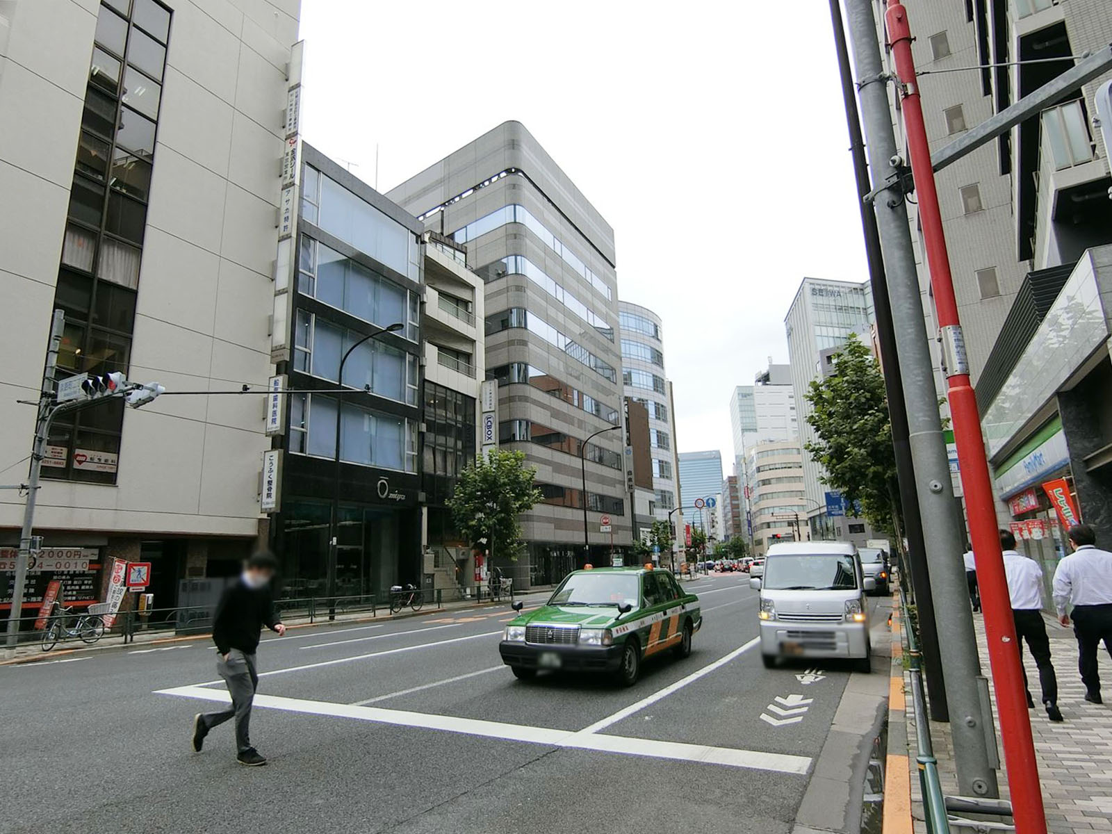 安和淡路町ビル前面の外堀通り