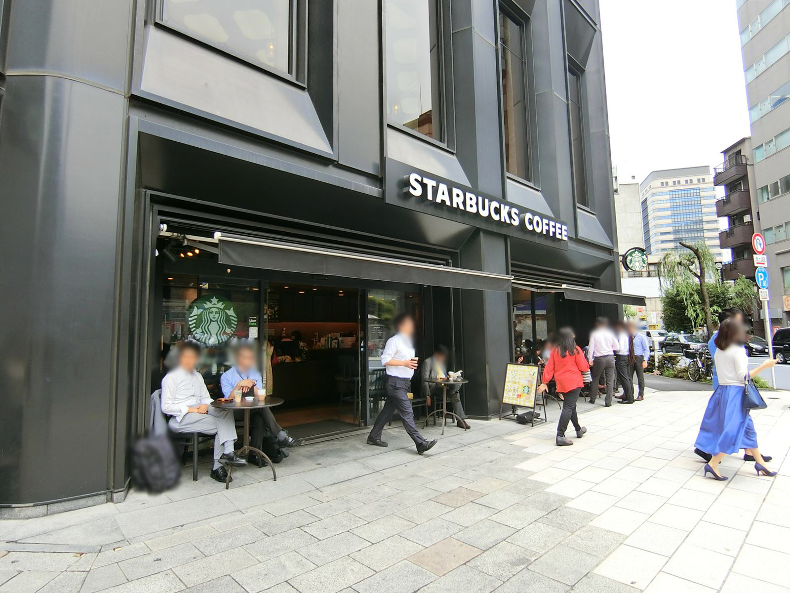 徒歩2分のスターバックスコーヒー