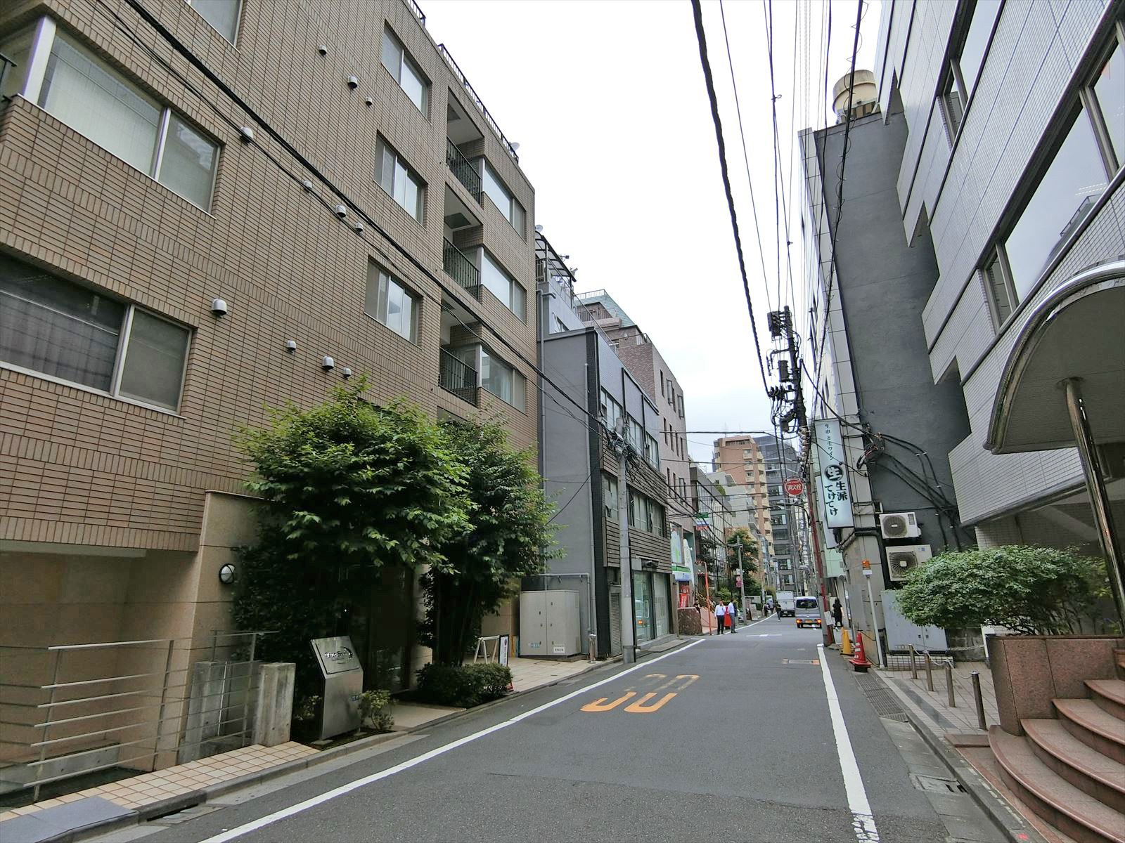 周辺は静かなエリア
