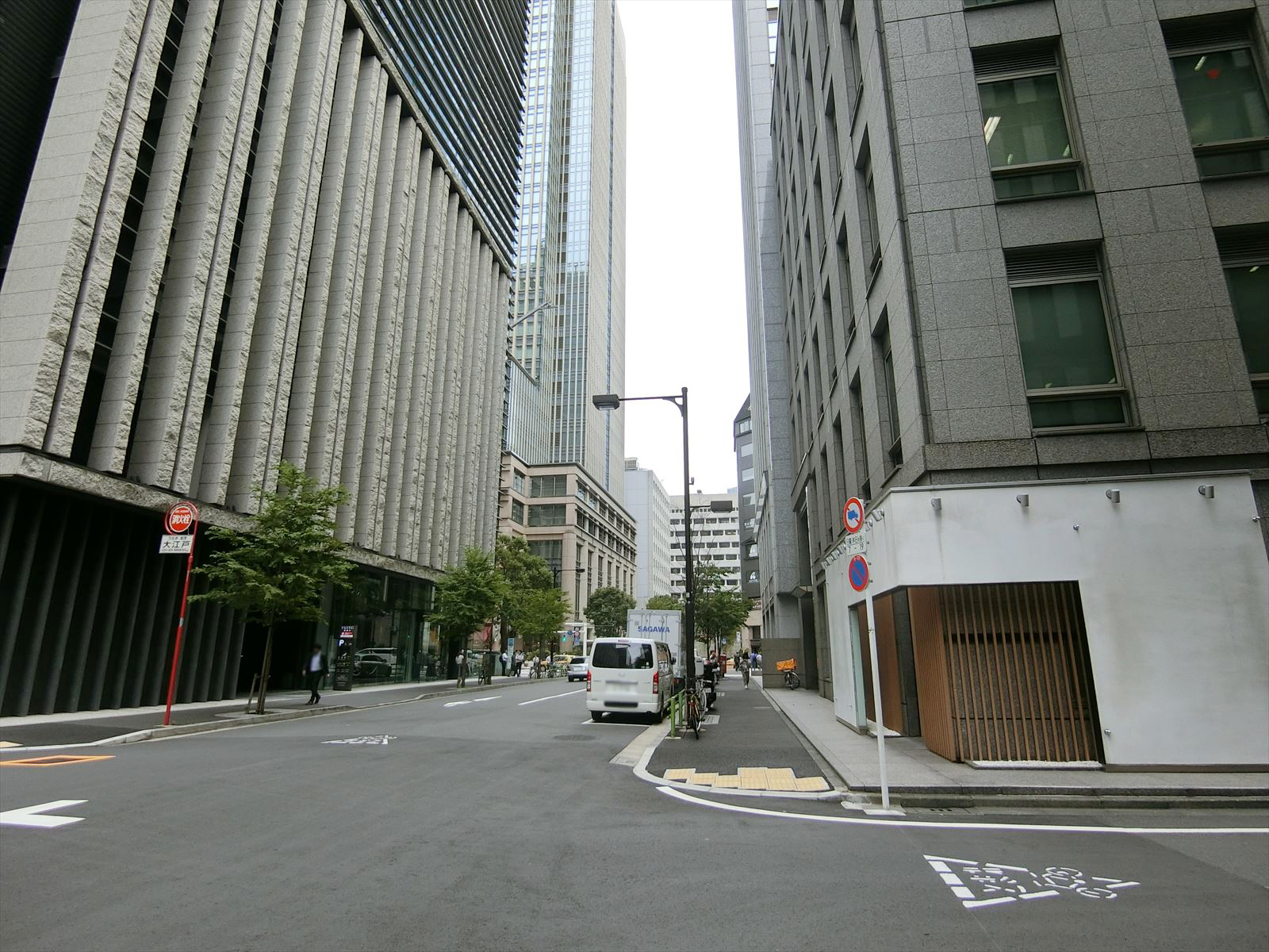 日本橋TIビル前面の通り