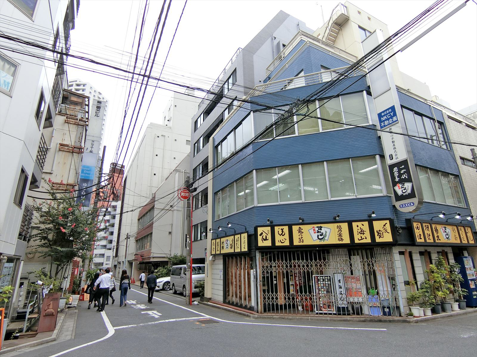 周辺は静かなエリア