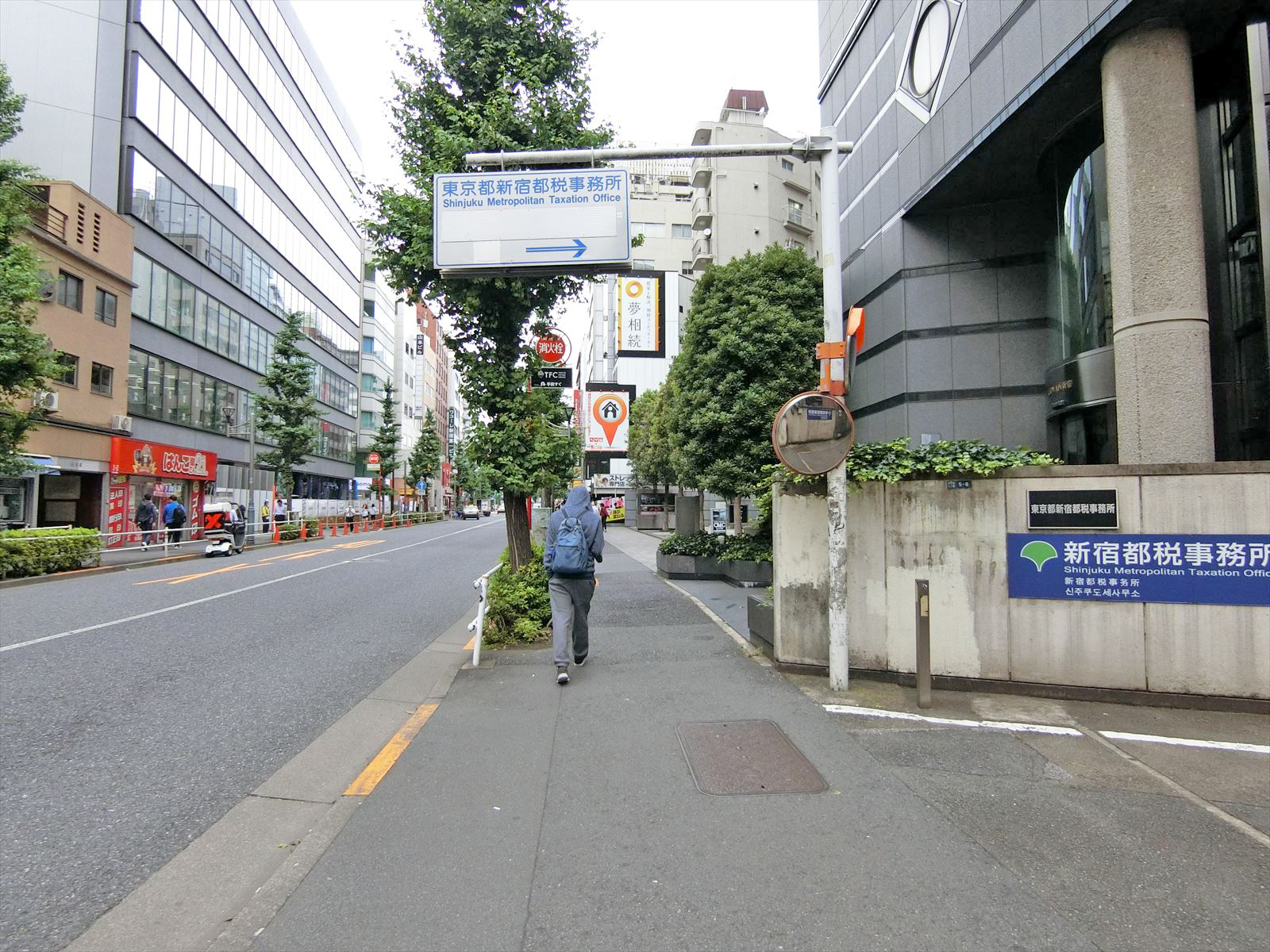 新宿ダイカンプラザ756ビル前面の通り