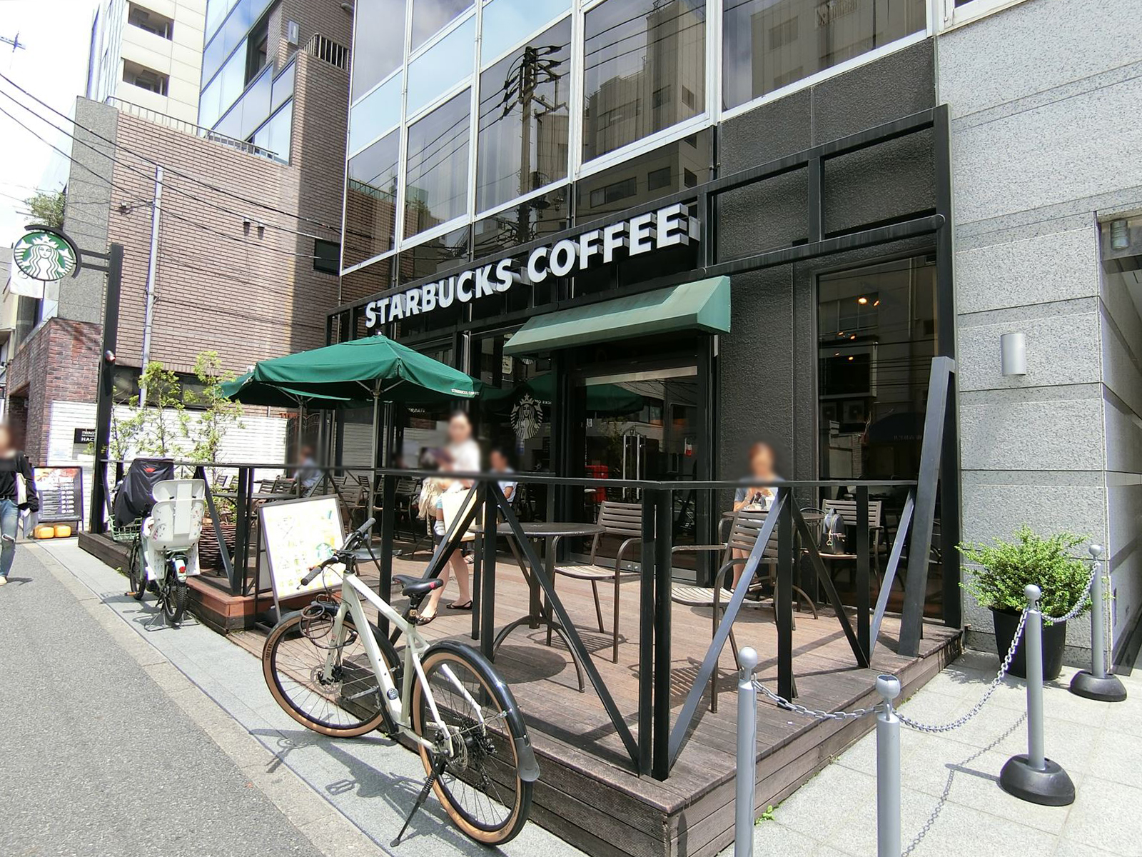 付近のスターバックスコーヒー