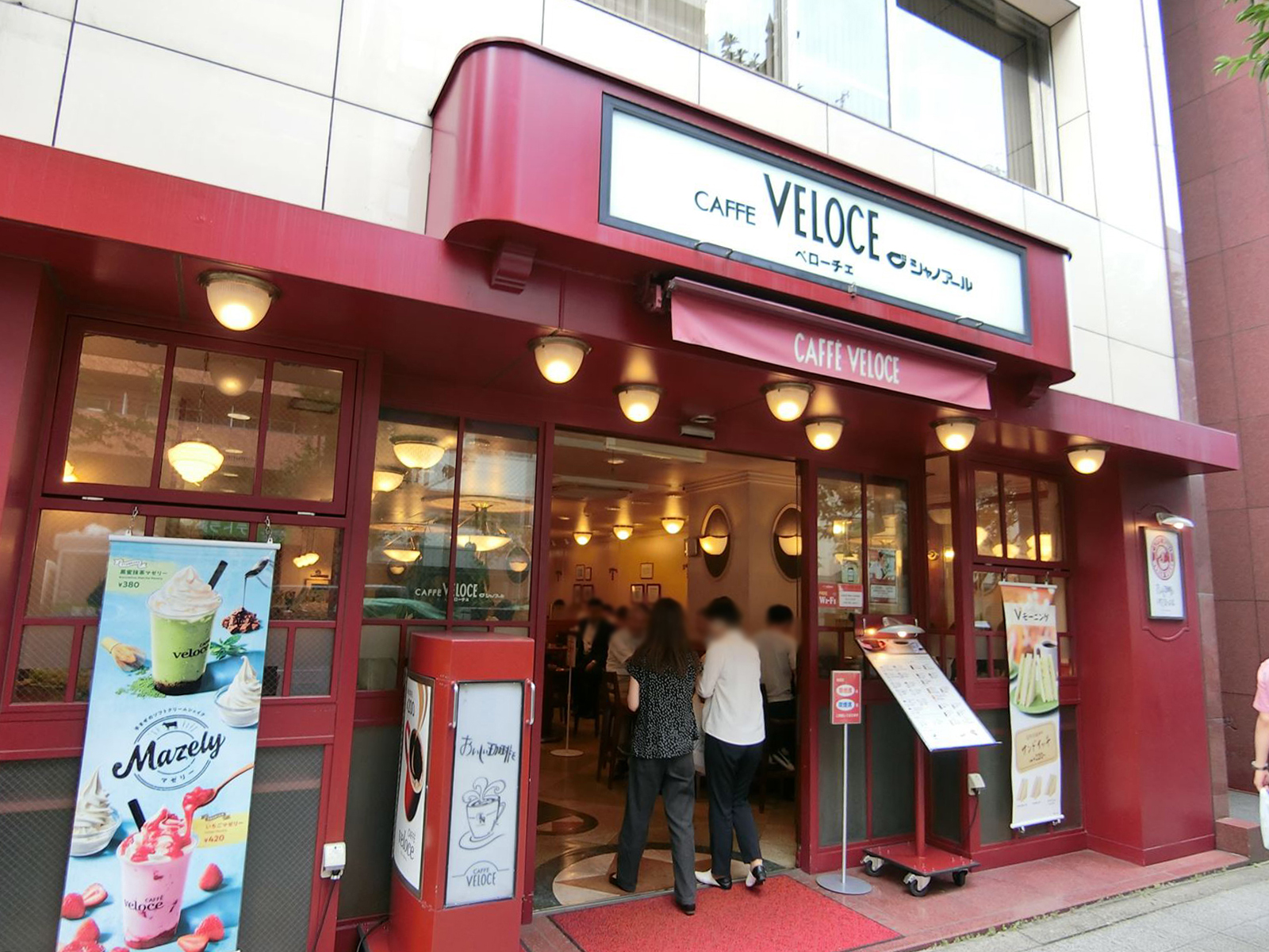 向かいの並びのカフェ・ベローチェ小伝馬町店