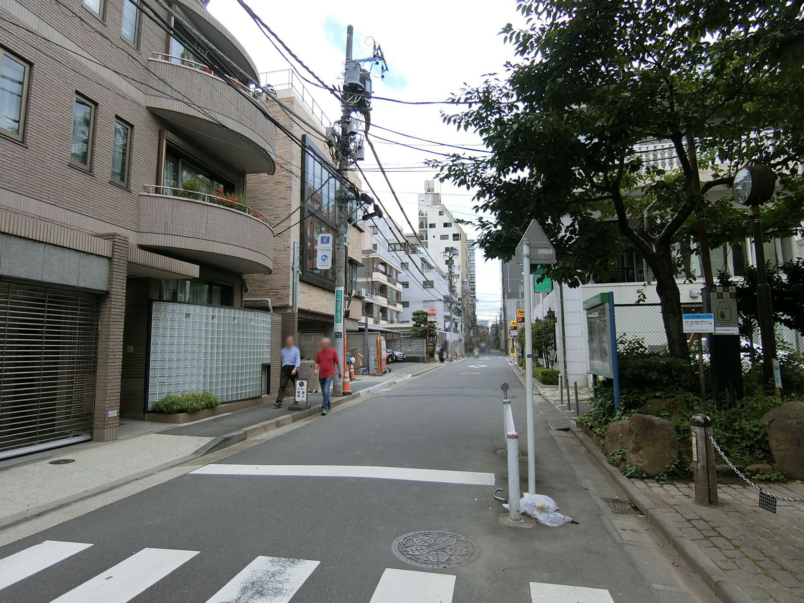 南青山ポイントビル前面の通り