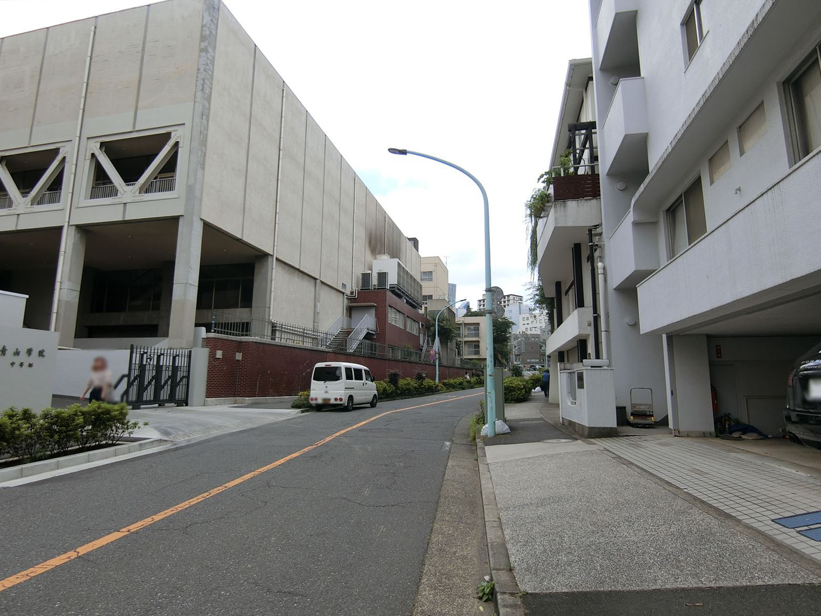 フラットM前面の通り