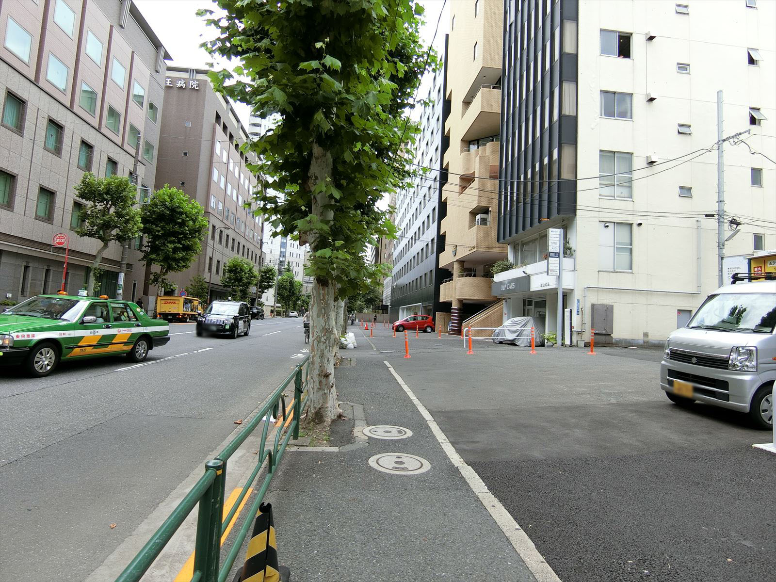 南青山Aビル前面の外苑東通り