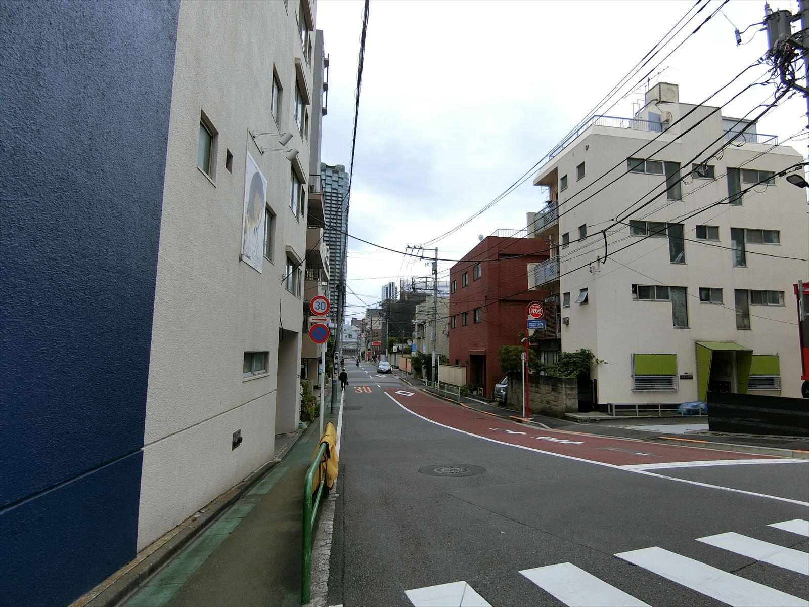 赤坂三分坂ビル前面の通り
