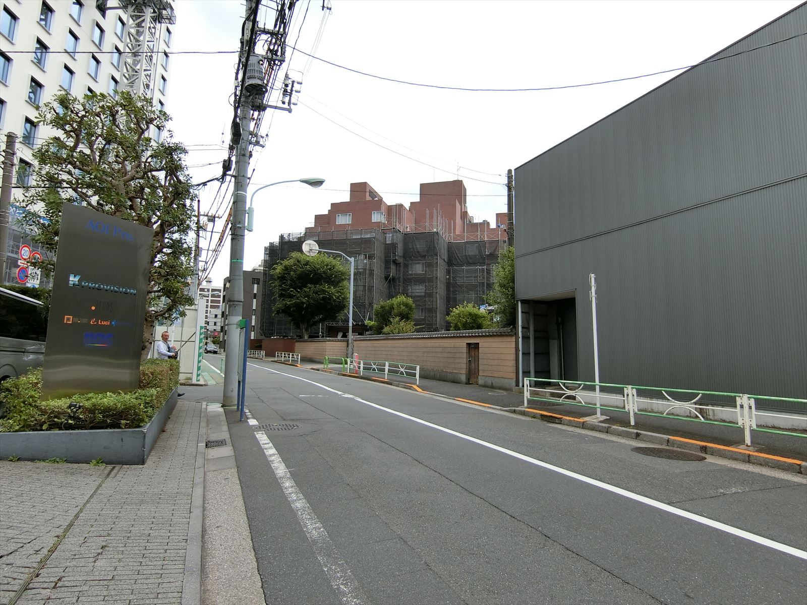 赤坂ビル前面の通り