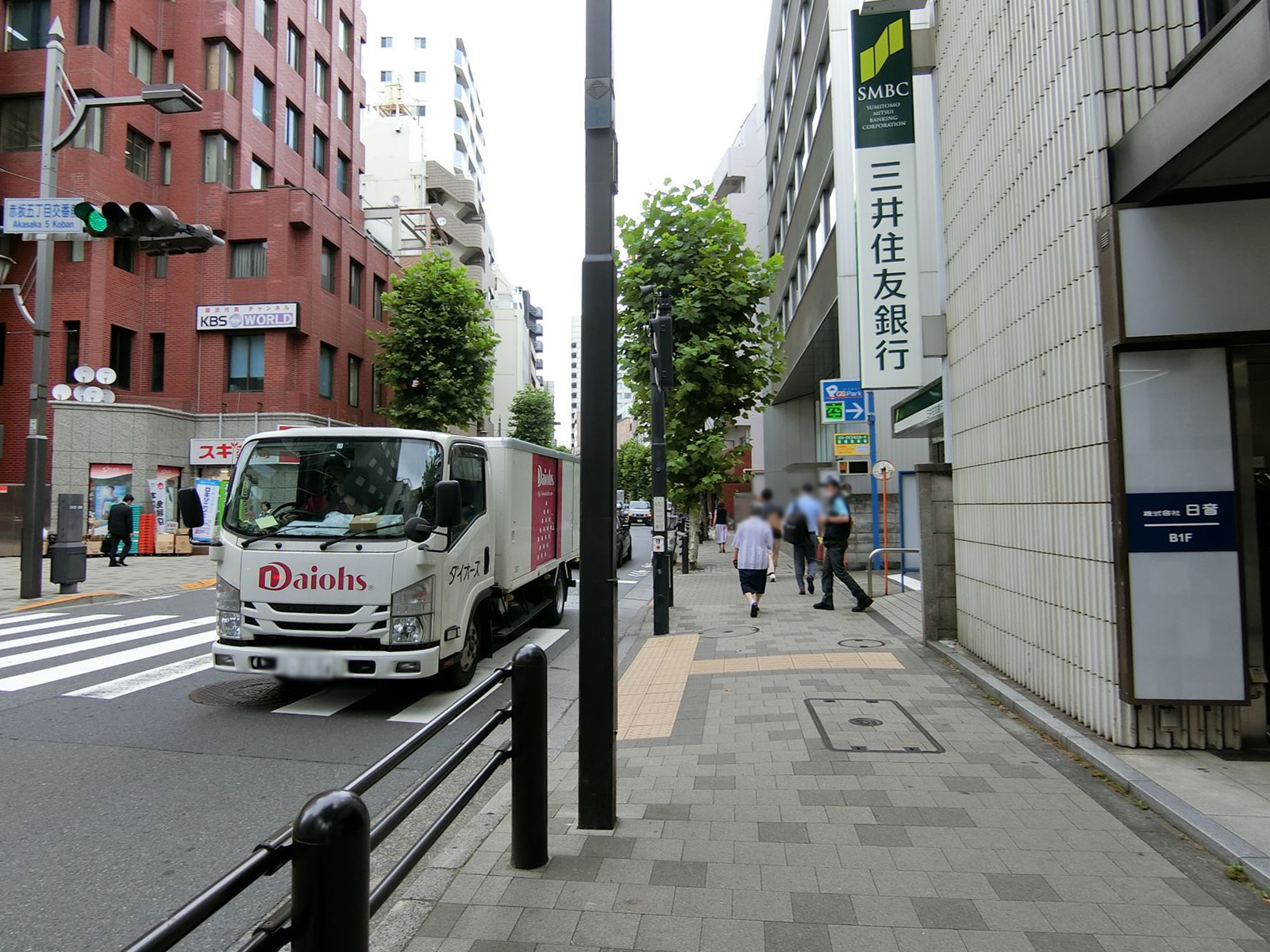 赤坂通り沿い