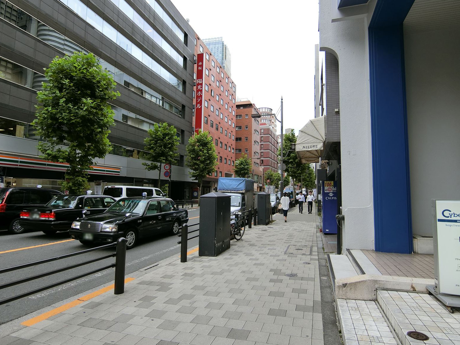 赤坂Qビル前面の通り