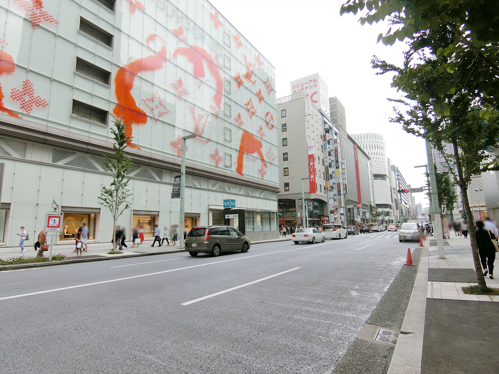 ビル裏は中央通り