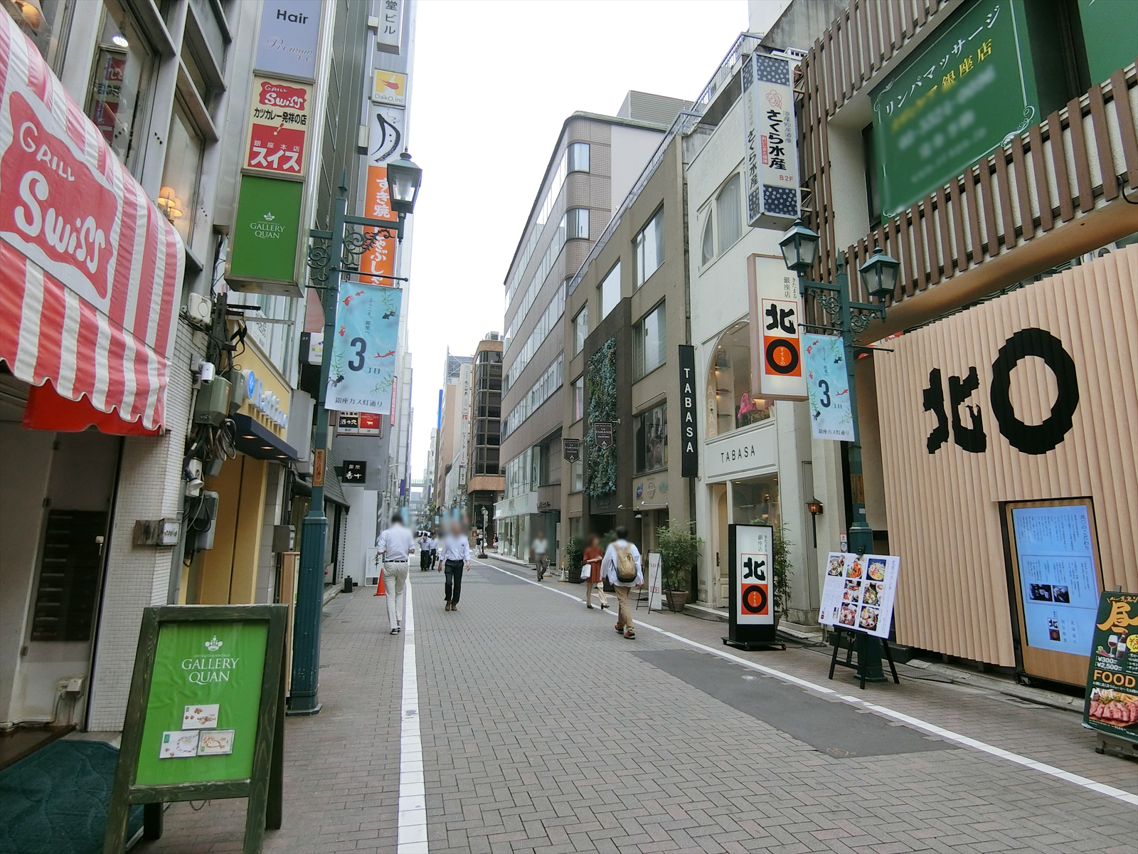 マツザワビル前面の通り