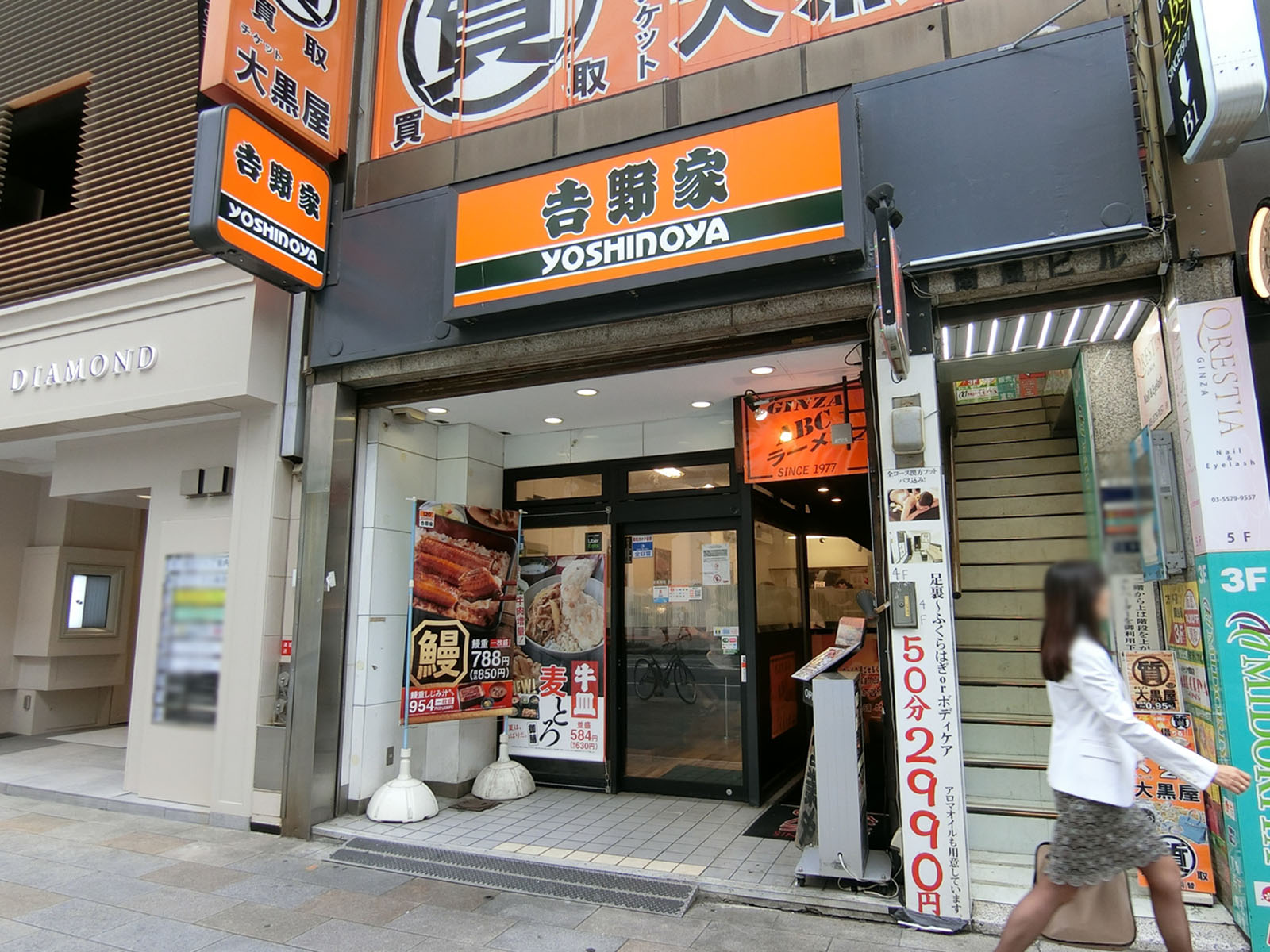 徒歩1分の吉野家銀座3丁目店