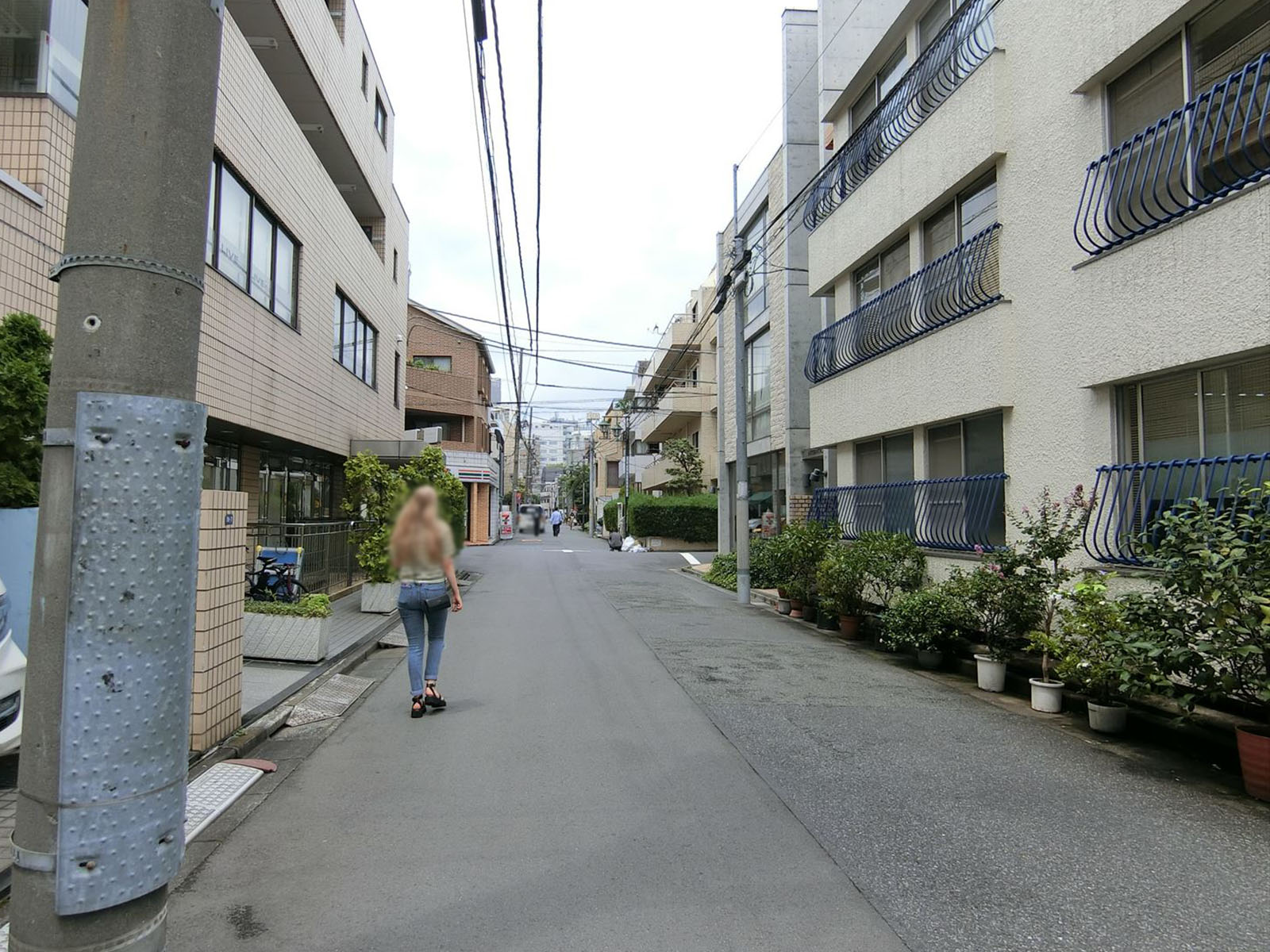 太陽マンション前面の通り