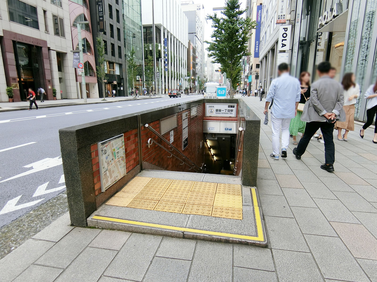 最寄りの「銀座一丁目駅」