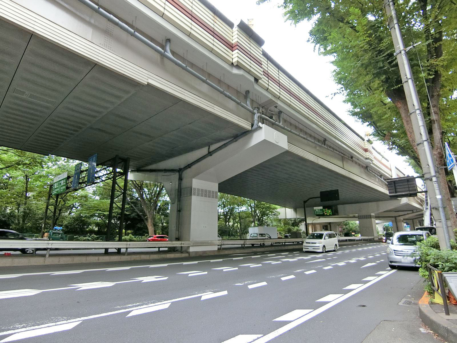 甲州街道沿い立地