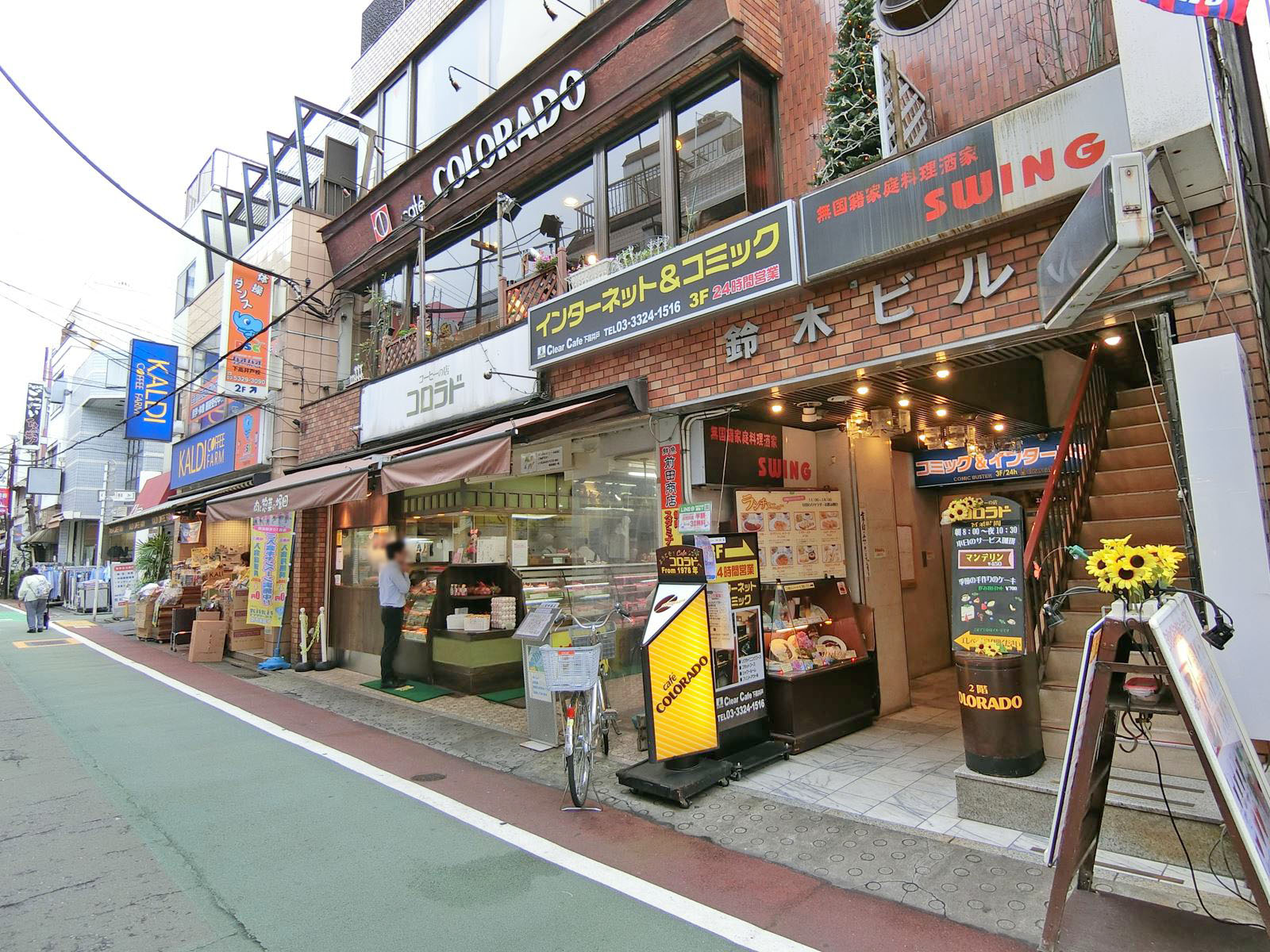 付近には飲食店が充実