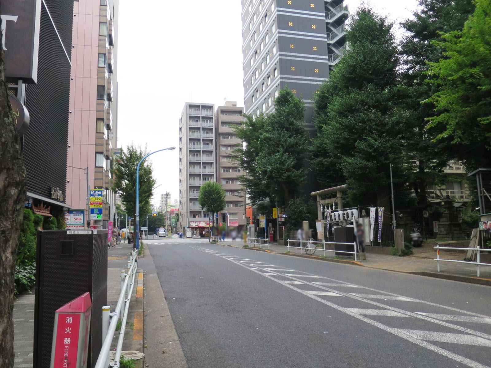 日光ビル前面の区役所通り