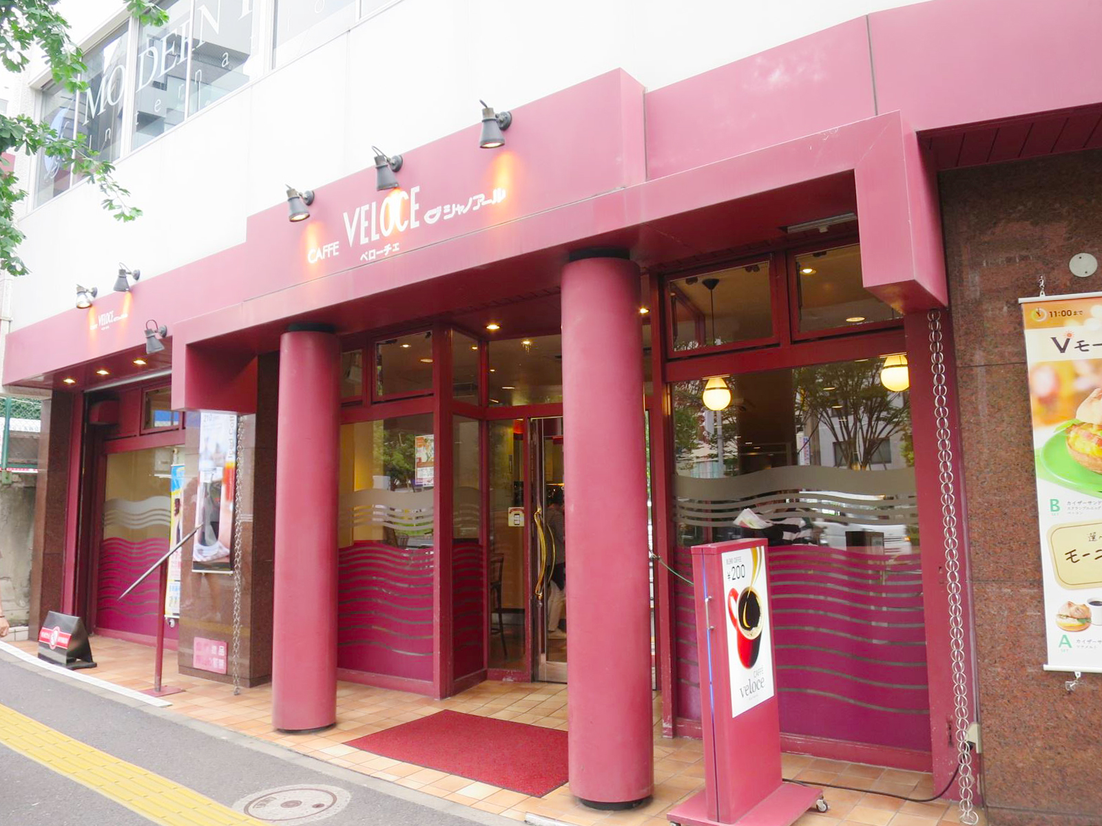 徒歩3分のカフェ・ベローチェ