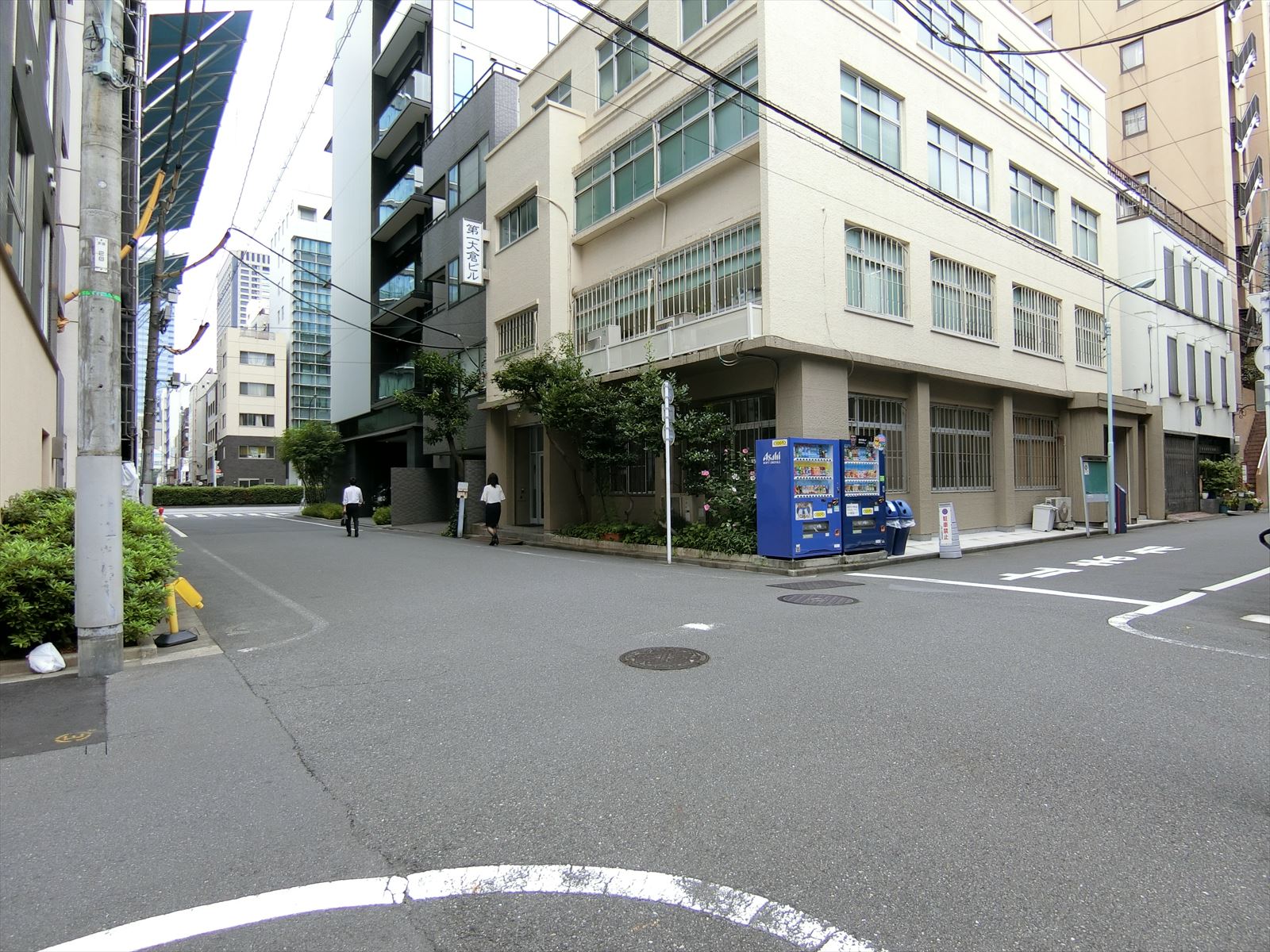 Apartment2122前面の通り