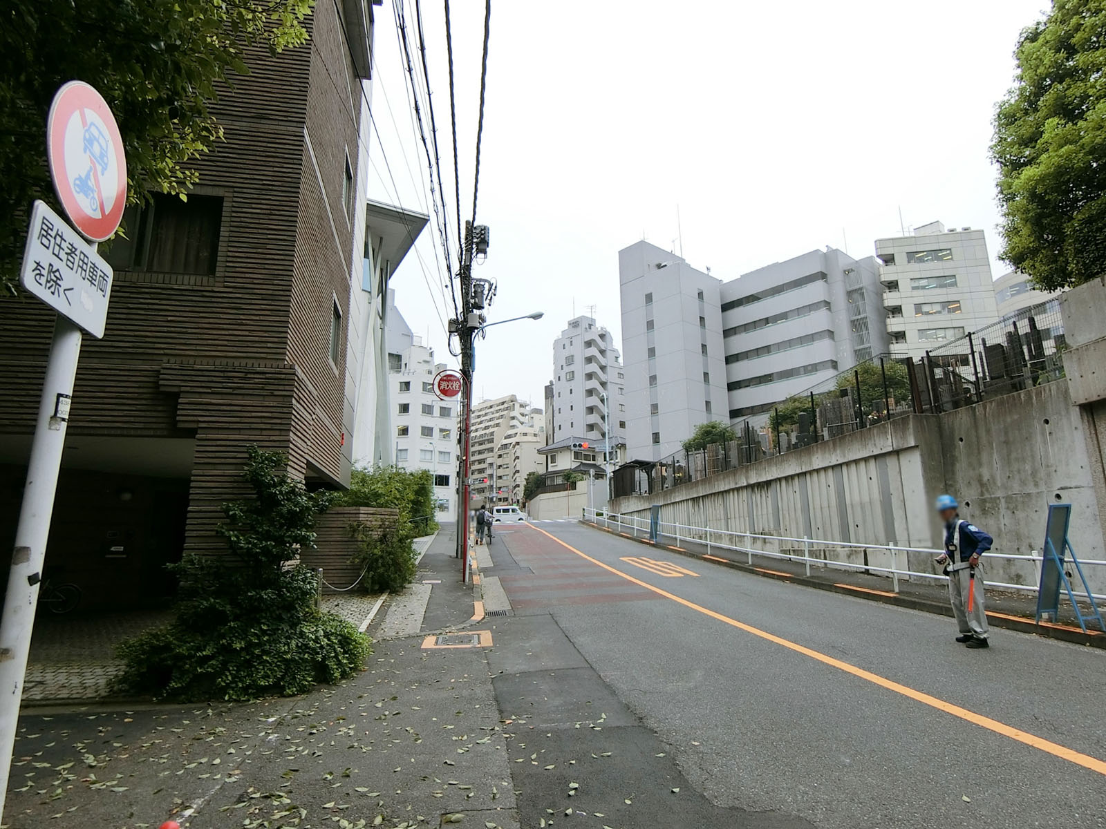 レジデンス光和108前面の通り