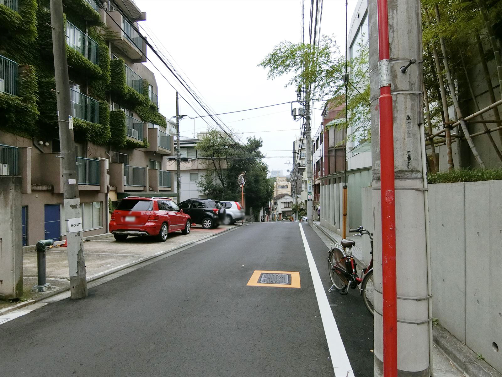 AONIBLDGビル前面の通り